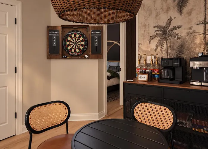 Historic 4Br Home Game Room, Pool Table, Fire Pit * Chicago